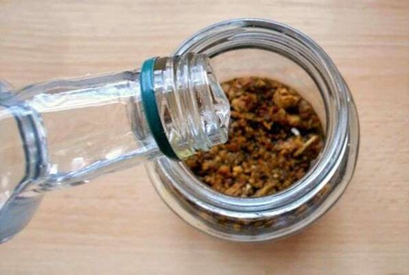 Preparation of medicinal infusion of propolis for potency
